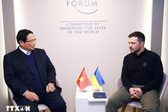 Thủ tướng Phạm Minh Chính gặp Tổng thống Ukraine Volodymyr Zelensky