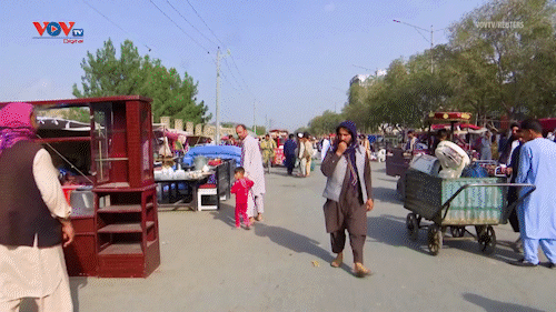 Afghanistan: Bước đường cùng, người dân phải bán đồ đạc lấy tiền ăn