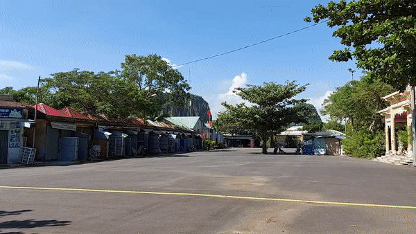  Đà Nẵng ngày đầu mở cửa du lịch: Chủ cửa hàng buồn thiu vì vắng khách
