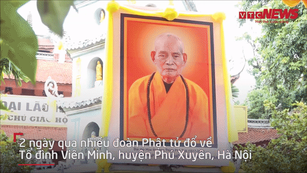  Video: Phật tử nghẹn ngào quỳ vái vọng Đại lão Hòa thượng Thích Phổ Tuệ