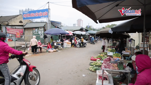 Chợ ở Hà Nội lơ là phòng dịch, không có điểm quét mã QR