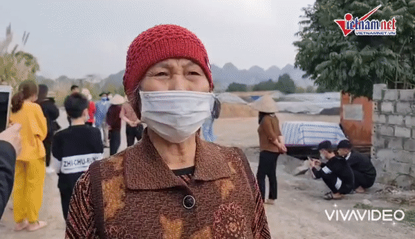 Bãi thải lạ mọc sát nhà, dân làng ở Hà Nội kêu cứu vì bị mùi hôi 'tra tấn'