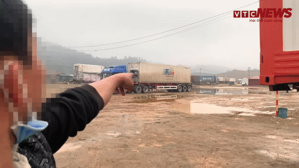 Video: Tài xế kể chuyện mua bán 'lốt' tại bãi trung chuyển Dốc Quýt, Lạng Sơn