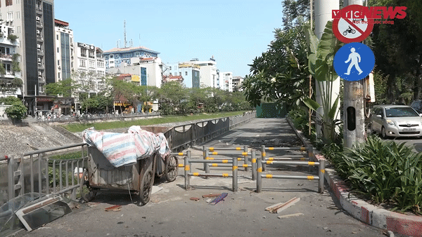Video: Đường đi bộ ven sông Tô Lịch ở Hà Nội rào chắn, nhếch nhác