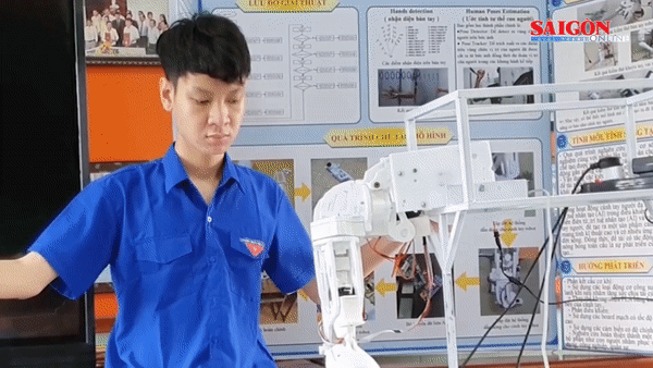 Học sinh sáng chế cánh tay robot, hỗ trợ con người làm việc trong môi trường độc hại