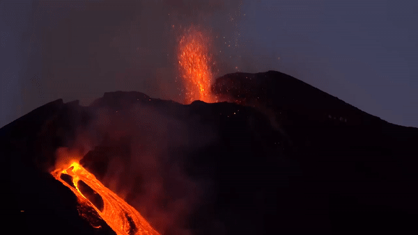 Cảnh tượng phun trào của núi lửa mạnh nhất châu Âu