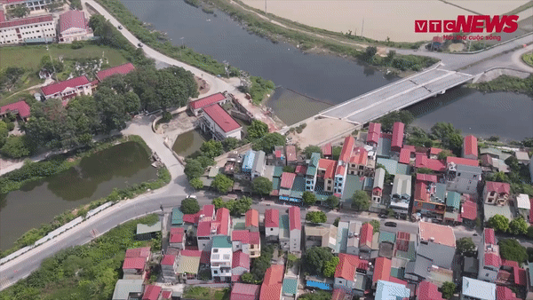 Video: Vướng 6 hộ dân, cầu hơn 100 tỷ đồng ở Hà Nội thi công dang dở