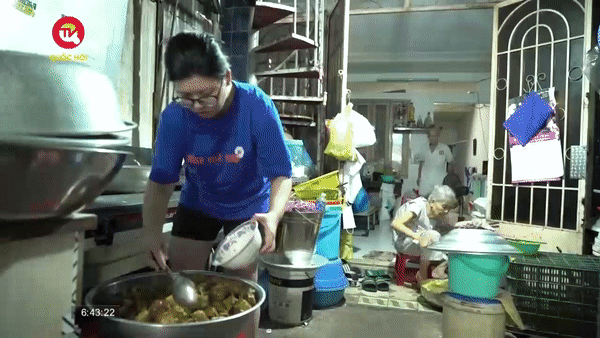Khách mời hôm nay: Cụ bà 70 tuổi cặm cụi nấu cơm tặng người nghèo