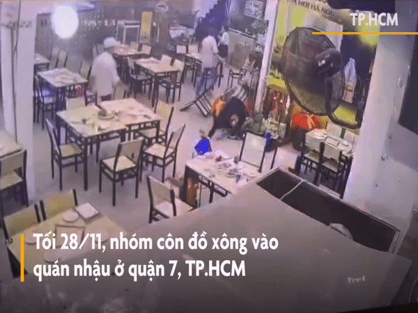 Camera ghi cảnh côn đồ đập phá quán nhậu ở TP.HCM