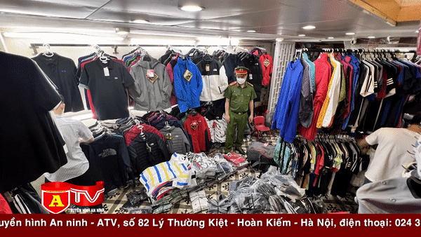 Hà Nội: Thu giữ hàng trăm sản phẩm quần áo giả mạo nhãn hiệu