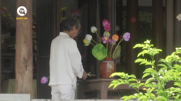Người già không tuổi: Nghệ nhân hồi sinh nghề làm hoa giấy gần 400 năm tuổi