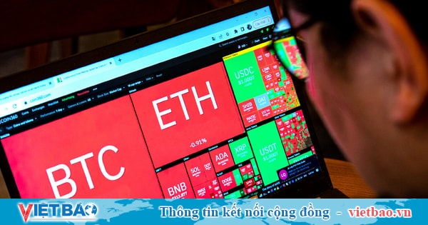 Sau loạt tin xấu, giá Bitcoin giảm mạnh nhất kể từ đầu năm