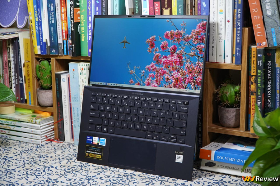 Trên tay Asus ExpertBook B9 2021: laptop doanh nhân mỏng nhẹ với nhiều tính năng độc lạ
