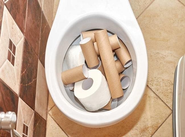 Chia sẻ kinh nghiệm thông tắc bồn cầu hiệu quả, đơn giản