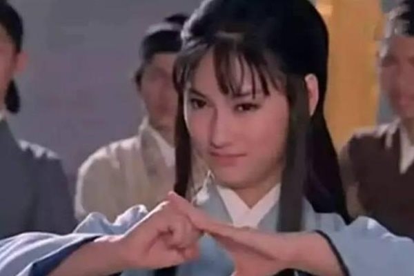 Hậu duệ nhà Thanh có chung dòng máu với Từ Hi Thái Hậu: 3 tuổi ăn xin, 13 tuổi làm vũ công, 50 tuổi trở thành đại minh tinh