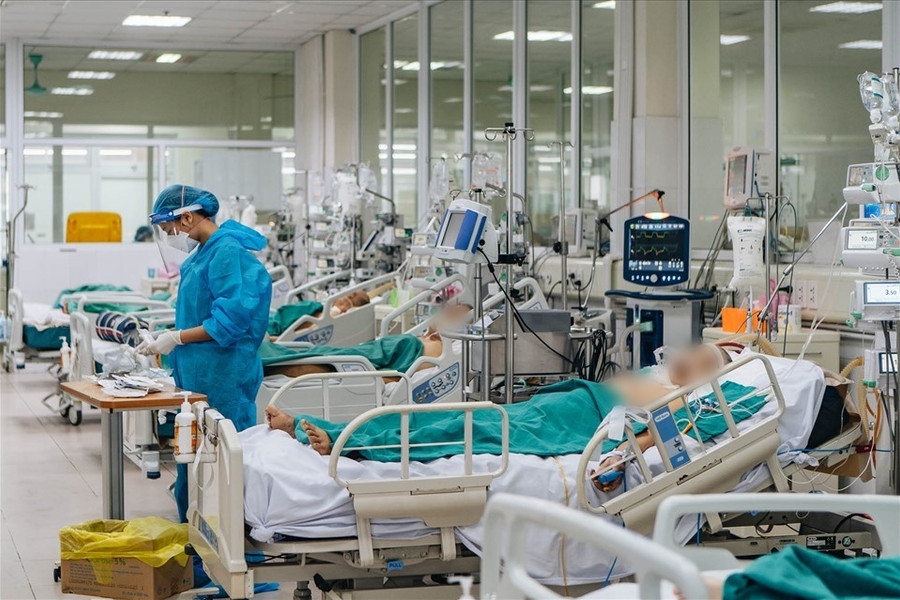 Qua đỉnh dịch, Hà Nội chỉ còn gần 200 bệnh nhân COVID-19 nặng, nguy kịch