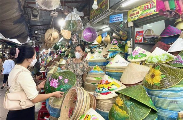Chợ Đông Ba - điểm đến du lịch truyền thống hấp dẫn