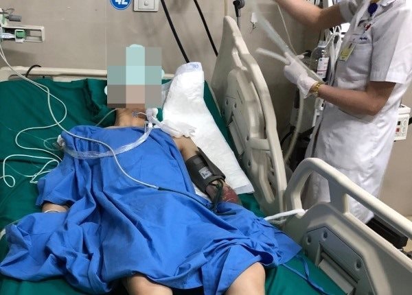 Nam thanh niên 25 tuổi nguy kịch sau khi hút một điếu thuốc lào