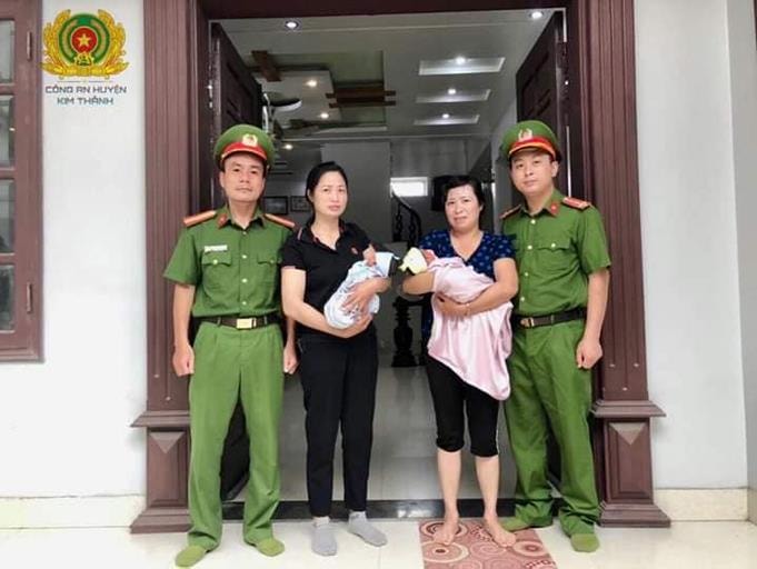 Hải Dương: Phát hiện 2 trẻ sơ sinh đặt trong túi nilon bỏ rơi trước cửa nhà dân