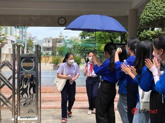 Đà Nẵng: Đề thi lớp 10 môn Văn dễ thở, thí sinh tươi cười rời khỏi phòng thi