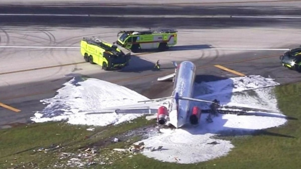 Mỹ: Máy bay của Red Air chở 126 hành khách bốc cháy, 3 người nhập viện