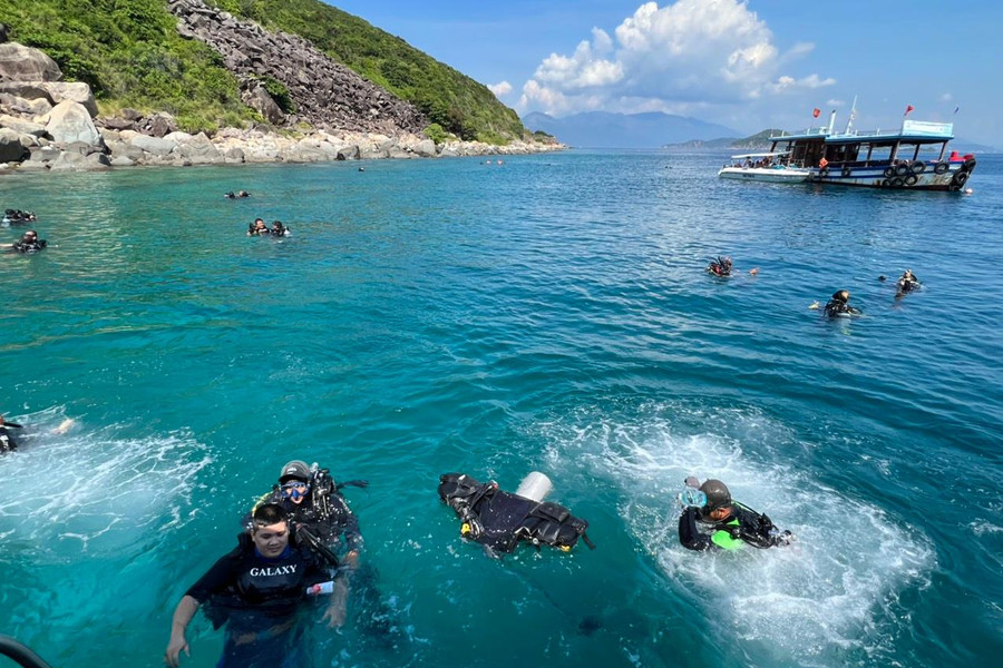 Khánh Hòa tạm dừng du lịch lặn biển để cứu san hô ở Hòn Mun
