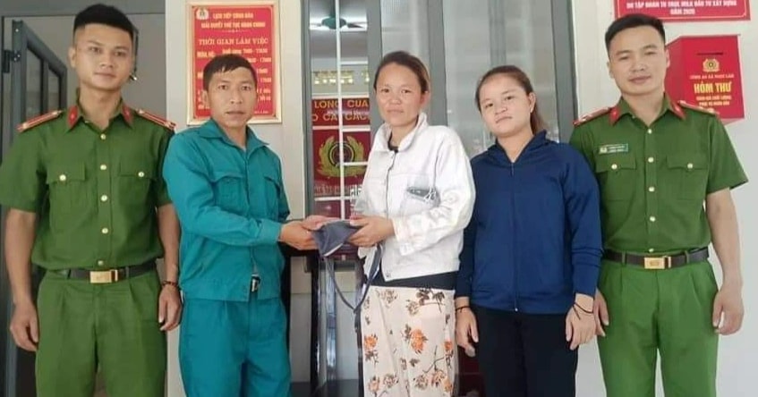 Ba phụ nữ nghèo trả lại 52 triệu đồng nhặt được