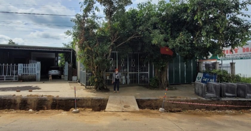 Thu nhập trăm triệu bỗng vào hộ nghèo: Trưởng thôn ký nhận tiền "giúp"?