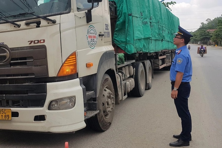 Tài xế "bỏ của chạy lấy người", thanh tra giao thông khốn khổ lo… trông xe