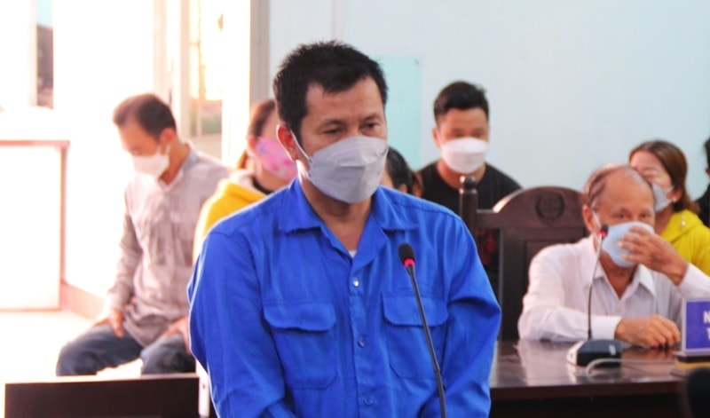 Tông vào tiệm bánh mỳ làm 7 người bị thương, tài xế 'xe điên' lĩnh 2 năm tù