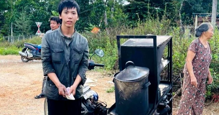 Bật khóc vì bị cháy rụi cả xe bánh bao, chàng trai nhận niềm vui bất ngờ