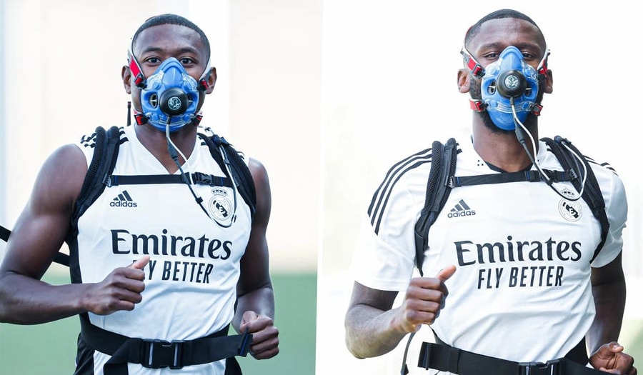 Giải mã chiếc mặt nạ bí ẩn các cầu thủ Real Madrid đeo lúc tập luyện