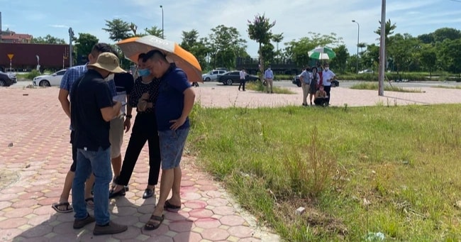 Qua "sốt nóng", giá đất vẫn cao khiến nhà đầu tư run tay