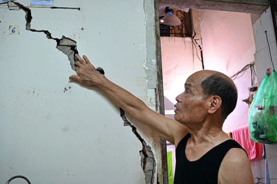 Dân "nơm nớp" sợ khi sống trong nhà nứt toác cạnh metro ngầm Nhổn - ga HN