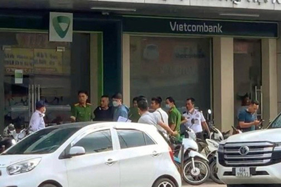 Đồng Nai: Truy bắt kẻ dùng súng cướp ngân hàng