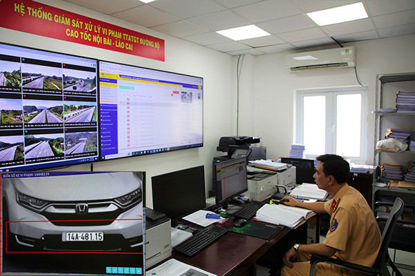 Đoàn xe sửa biển số, chạy tốc độ 'tên bắn' ở cao tốc Nội Bài - Lào Cai