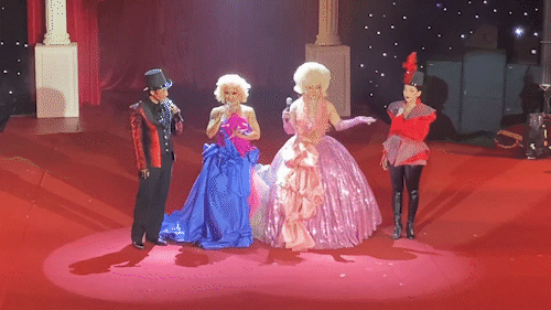 Thanh Duy Idol giả gái làm Drag Queen bên Trung Quân Idol khiến khán giả phấn khích reo hò