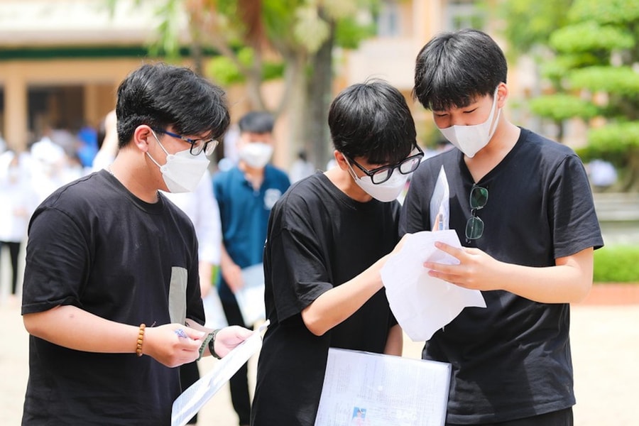 Top 10 ngành học điểm chuẩn tăng, giảm nhiều nhất năm 2022