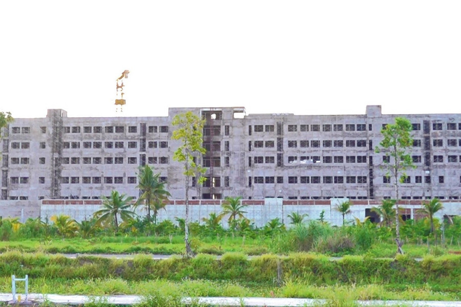 Cận cảnh bệnh viện hơn 1.700 tỉ xây gần 5 năm vẫn đang dang dở ở Cần Thơ