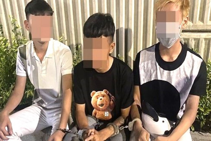 Nhóm thanh niên kẹp ba đánh võng tông 2 cảnh sát bị thương ở Đà Nẵng
