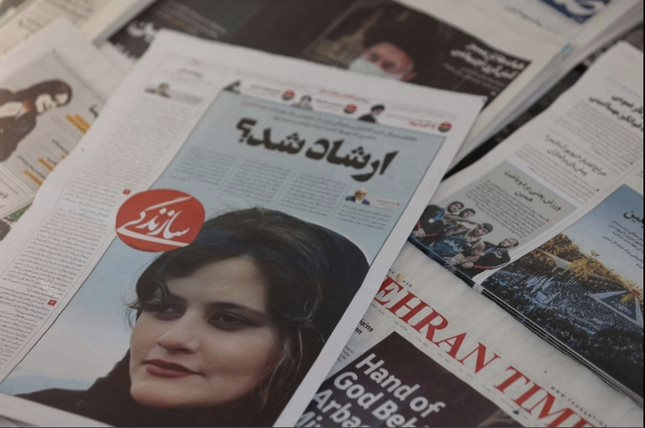 Biểu tình lan khắp Iran sau cái chết của cô gái ‘ăn mặc không phù hợp’