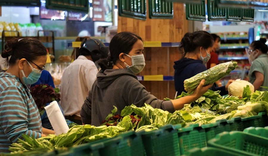 Đà Nẵng: Người dân đổ xô đi mua hàng hóa dự trữ trước giờ dừng họp chợ