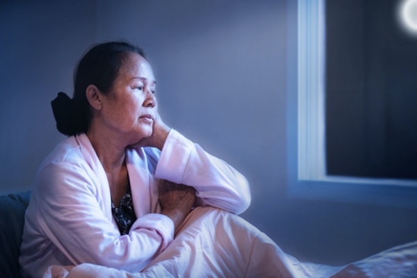 Người phụ nữ 63 tuổi đã nghỉ hưu nói: Sau khi tái hôn với người chồng 34 tuổi, tôi thấy bản thân mình vẫn còn quá bồng bột