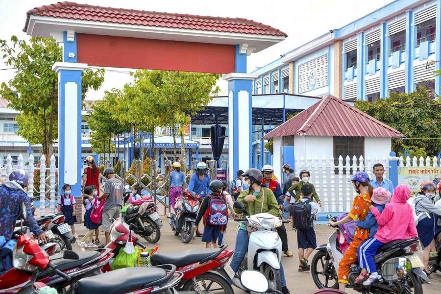 Yêu cầu một trường ở Cà Mau trả lại phụ huynh 282 triệu đồng