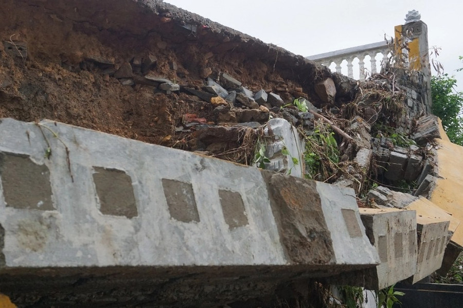 Hơn 600 ngôi mộ bị vùi lấp trong vụ sạt lở nghĩa trang lớn nhất Đà Nẵng