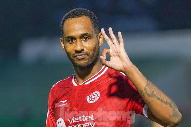 Tiền đạo Viettel nhận giải Vua phá lưới AFC Cup dù đội nhà đã bị loại