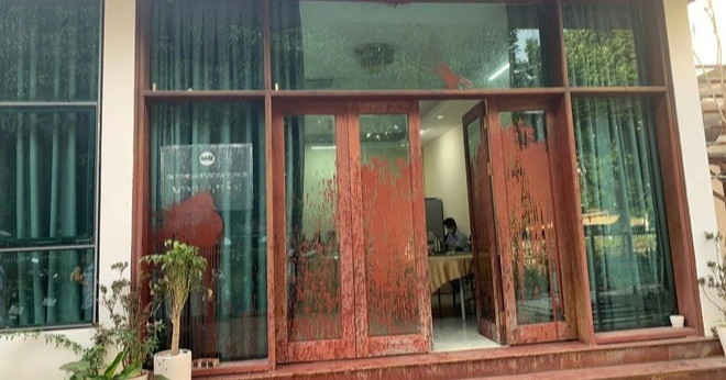 Công ty, nhà hàng... ở Hà Nội bị khủng bố bằng mắm tôm, dầu luyn