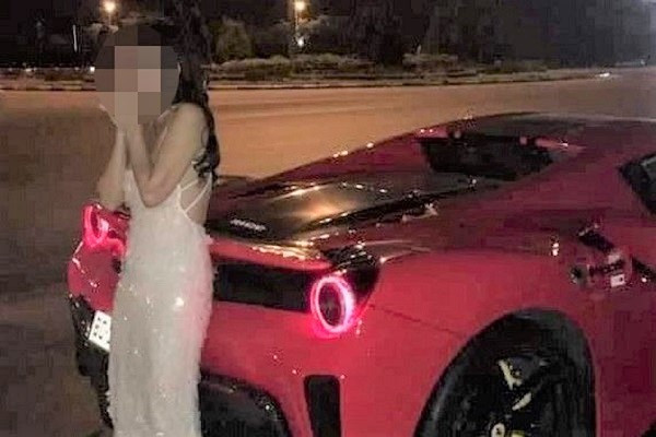 Cô gái trẻ liên tục gọi điện sau vụ tai nạn xe Ferrari không phải người cầm lái