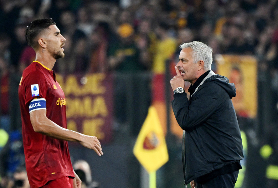 Mourinho tức giận đòi tống cổ một cầu thủ Roma