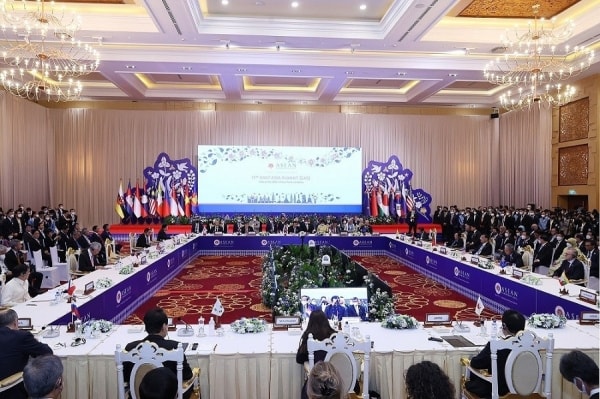 EAS đề cao trách nhiệm bảo đảm hòa bình, ổn định, an ninh, an toàn hàng hải và hàng không ở Biển Đông